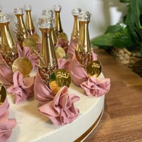 عطر توزيعات (24) حبات مع صينية التقديم