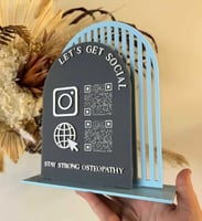 باركود المواقع التواصل الاجتماعي مع اسم المتجر