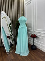 فستان شيفون تركواز بتصميم كروس ملتف - إطلالة ناعمة...