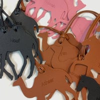 تعليقة جلد شكل جمل