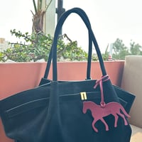 تعليقة جلد شكل حصان