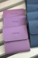 محفظة جلدية تحتوي على 12 مقص للاظافر مع كتابة الاس...