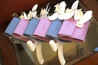 صينية تقديم التوزيعات أكرليك مع قاعدة خشبيه