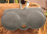 حامل نظارات زيتي من الداخل قماش يحمي النظاره من ال...