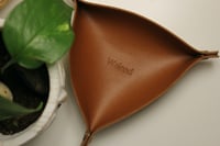 سلة جلد مع كتابة الأسم