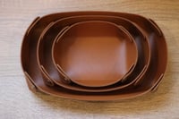 سلة جلد لمكتبك او منزلك او توزيعات بالأسم او الأحر...