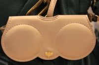 حامل نظارات ذهبي من الداخل قماش يحمي النظاره من ال...