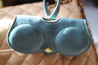 حامل نظارات زيتي من الداخل قماش يحمي النظاره من ال...