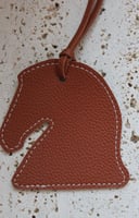 تعليقة جلد شكل حصان