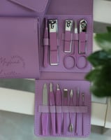 محفظة جلدية تحتوي على 12 مقص للاظافر مع كتابة الاس...