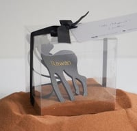 تعليقة جلديه غزال