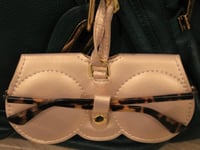 حامل نظارات ذهبي من الداخل قماش يحمي النظاره من ال...