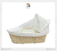 سرير اطفال سلة موسى خوص مع مفرش ابيض لحديثي الولاد...