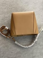 شنطه من توري بورش مقاس ١٨ سم