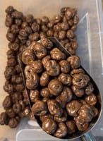 دراجيه الكرانبري بشوكولاتة الحليب