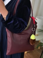 ميو ميو مع ميدالية