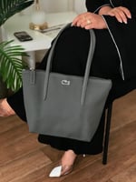 لاكوست مقاس وسط و كبير