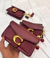 كوتش تابي ميني مقاس 20 مع ميدالية كرز