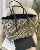 توري بورش مع محفظة داخليه