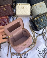 شانيل شنط ميك اب