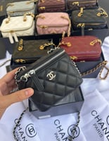 شانيل شنط ميك اب