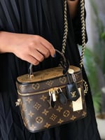 لويس فيتون ماستر حقيبه مكياج