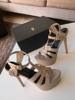 كعب سان لوران