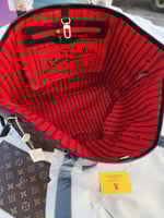 لويس فيتون كبير