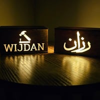 صندوق خشب مع إضاءة