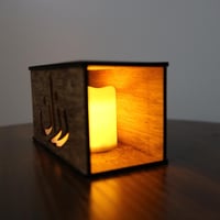 صندوق خشب مع إضاءة
