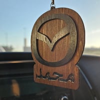 ميدالية أو تعليقة خشبية(لوحة سيارة )