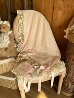 لفة دانتيل مع القبعة الفرنسية وردي فاتح مع بيج