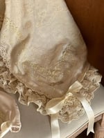 لفة دانتيل بيج محايد مع القبعة الفرنسية