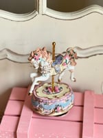 تحفه دواره موسيقيه من الجبس حصان 18m*11cm