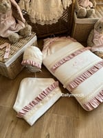 مدس بيج فاتح بناتي مع اللفه والقبعه الفرنسيه