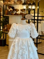 فستان ابيض شك وتطريز يدوي من 9-12 سنة