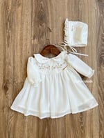 فستان مع القبعة الفرنسية 0-3 الى 1 سنة بدون الجورب