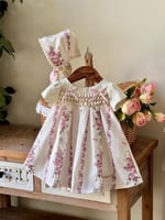 فستان من 0-3 الى 9-12 مع القبعه الفرنسيه من1-3 بدو...