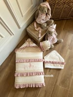 مدس بيج فاتح بناتي مع اللفه والقبعه الفرنسيه