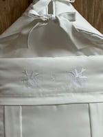 مدس محايد مع اللفه والقبعه الدائريه تطريز اوف وايت