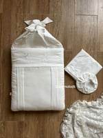 مدس محايد مع اللفه والقبعه الدائريه تطريز اوف وايت