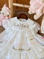 فستان أبيض من 0_3 قبعة الشهور الى 9_12 مع القبعة ا...