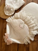 مدس تطريز مع اللفه والقبعه الدائريه