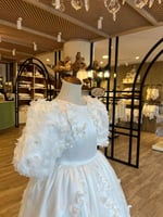 فستان ابيض شك وتطريز يدوي من 9-12 سنة