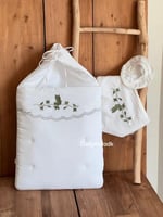 مدس محايد لون التطريز اخضر مع اللفه والقبعه الدائر...