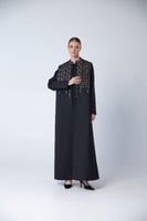 بليزر اسود وجاكار ذهبي