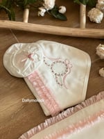 مفرش بناتي مع لفة والقبعة