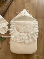 مدس بيج فاتح مع اللفه والقبعه الدائريه