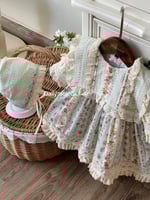 فستان مورد من0_3 الى 6_9 شهر مع قبعة فرنسية