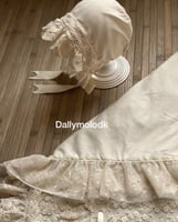 لفة دانتيل مع القبعة الفرنسية بيج